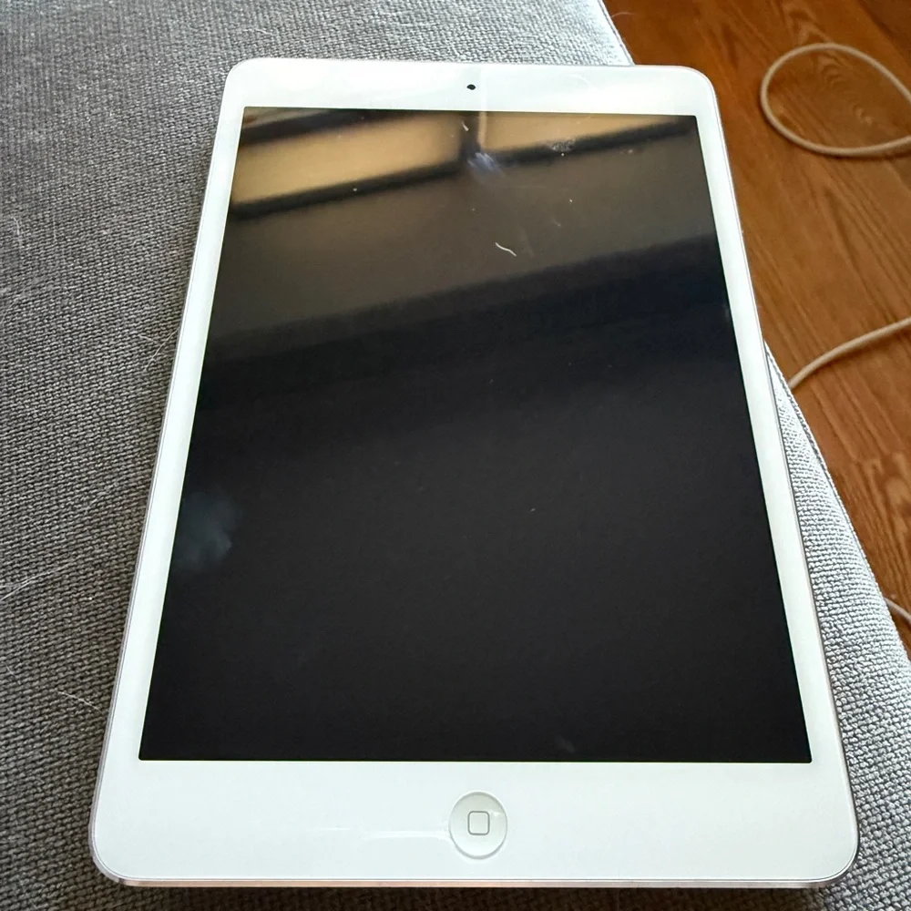 Apple IPad Mini - Sleek Silver Finish